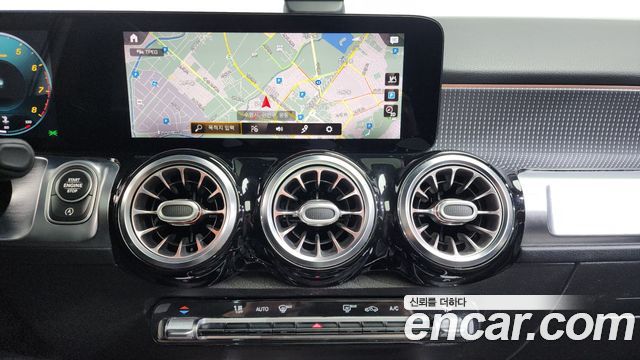 Mercedes-Benz GLB-Class GLB220