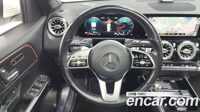Mercedes-Benz GLB-Class GLB220