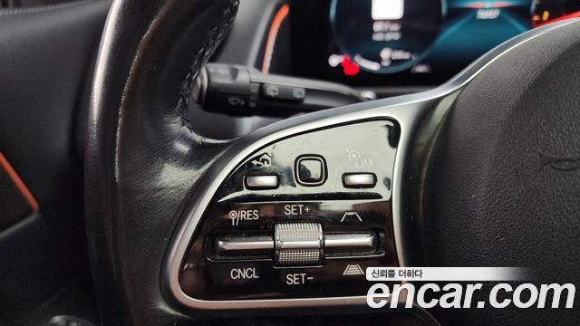 Mercedes-Benz GLB-Class GLB220