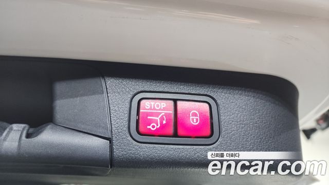 Mercedes-Benz GLB-Class GLB220