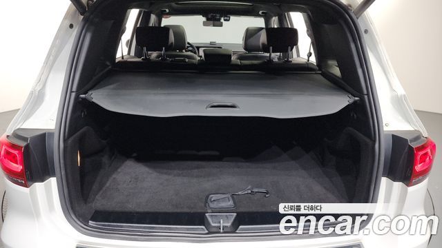 Mercedes-Benz GLB-Class GLB220