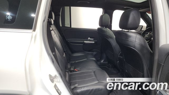 Mercedes-Benz GLB-Class GLB220