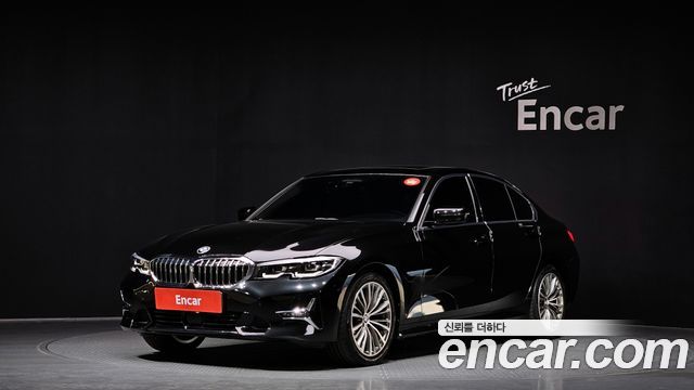 BMW 3-Series 320i Luxury
