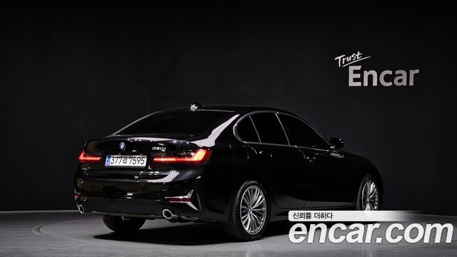 BMW 3-Series 320i Luxury