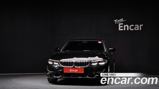 BMW 3-Series 320i Luxury