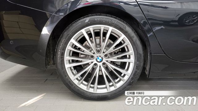 BMW 3-Series 320i Luxury