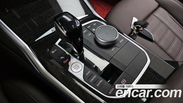 BMW 3-Series 320i Luxury