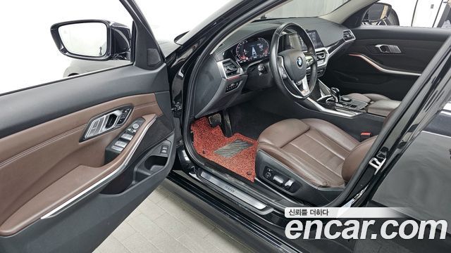 BMW 3-Series 320i Luxury