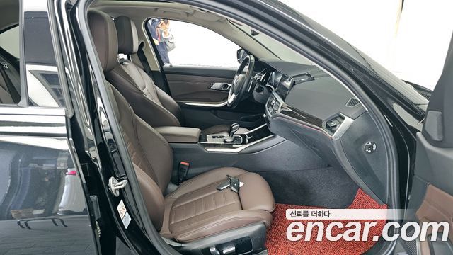 BMW 3-Series 320i Luxury