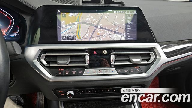 BMW 3-Series 320i Luxury