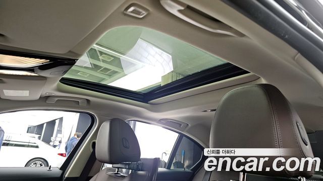 BMW 3-Series 320i Luxury