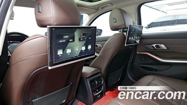 BMW 3-Series 320i Luxury