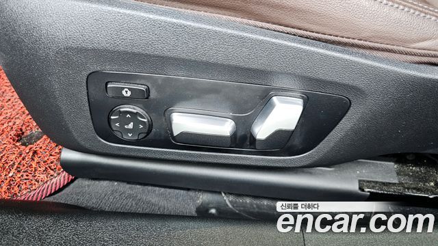 BMW 3-Series 320i Luxury