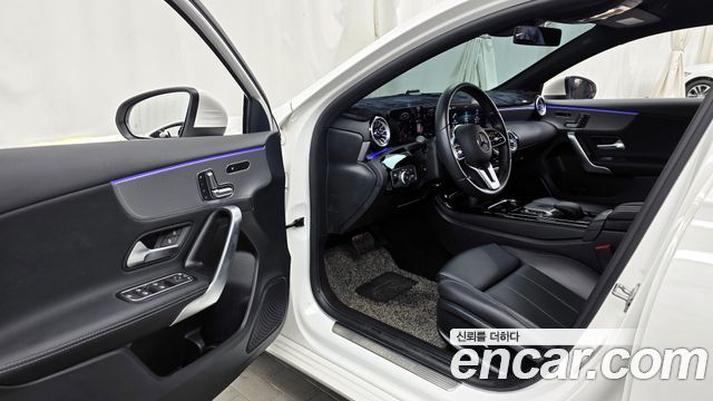 Mercedes-Benz A-Class A220 Hatchback