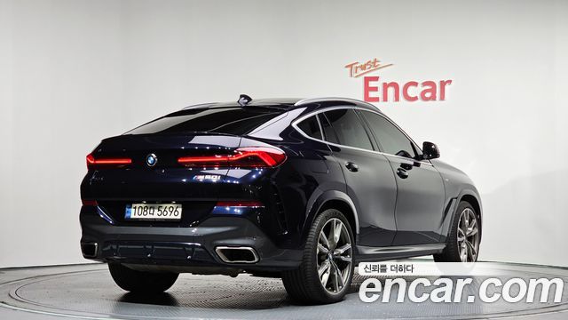BMW X6 M50i