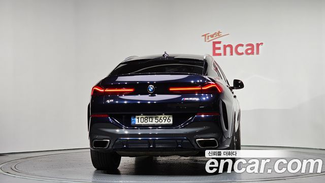 BMW X6 M50i