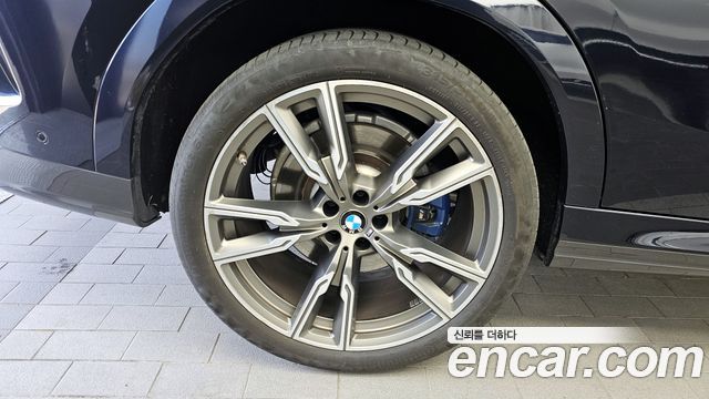 BMW X6 M50i
