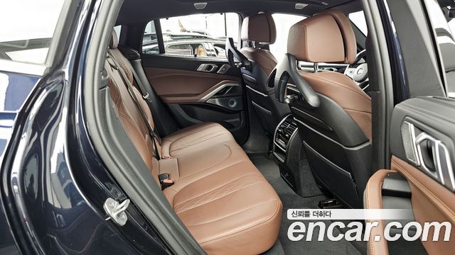 BMW X6 M50i