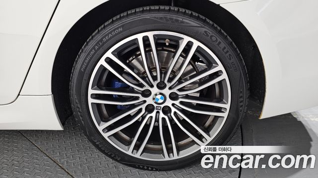 BMW 5-Series 530i M Sport Package Plus