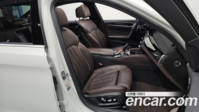 BMW 5-Series 530i M Sport Package Plus