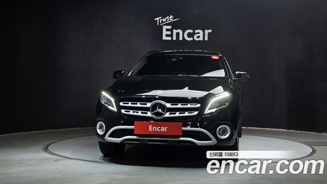 Mercedes-Benz GLA-Class GLA220
