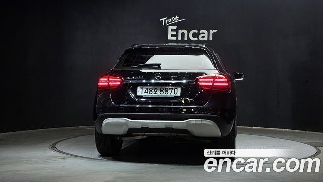 Mercedes-Benz GLA-Class GLA220