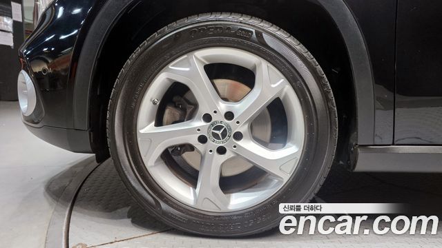 Mercedes-Benz GLA-Class GLA220