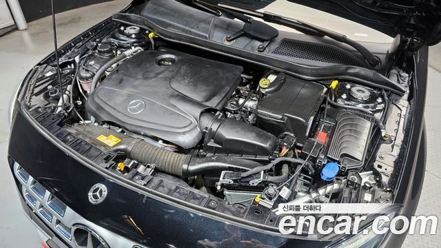 Mercedes-Benz GLA-Class GLA220