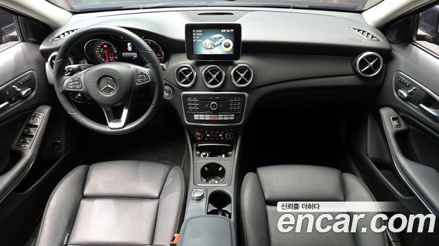 Mercedes-Benz GLA-Class GLA220