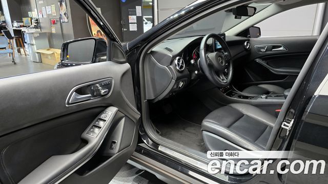 Mercedes-Benz GLA-Class GLA220