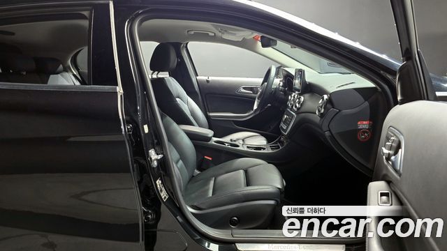 Mercedes-Benz GLA-Class GLA220