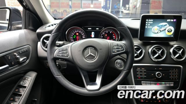 Mercedes-Benz GLA-Class GLA220