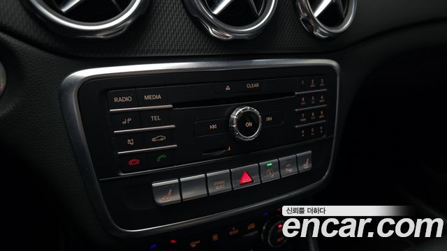Mercedes-Benz GLA-Class GLA220