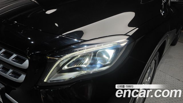 Mercedes-Benz GLA-Class GLA220