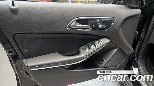 Mercedes-Benz GLA-Class GLA220