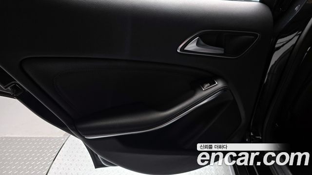 Mercedes-Benz GLA-Class GLA220