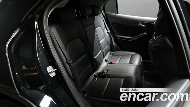 Mercedes-Benz GLA-Class GLA220