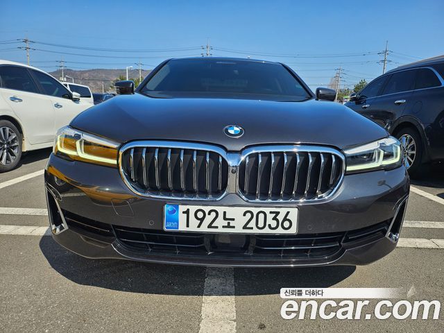 BMW 5-Series 520i Luxury