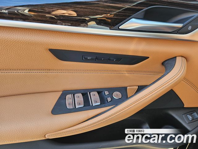 BMW 5-Series 520i Luxury