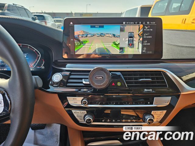 BMW 5-Series 520i Luxury
