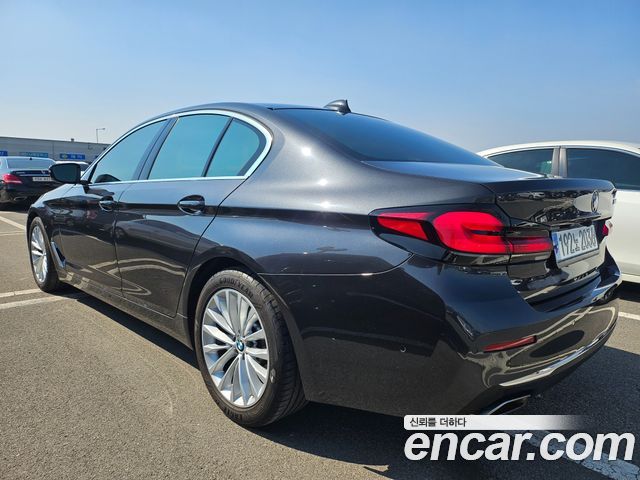 BMW 5-Series 520i Luxury