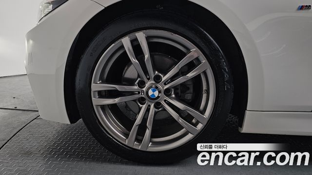 BMW 3-Series 320i M Sport Shadow