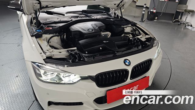 BMW 3-Series 320i M Sport Shadow