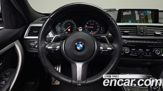 BMW 3-Series 320i M Sport Shadow