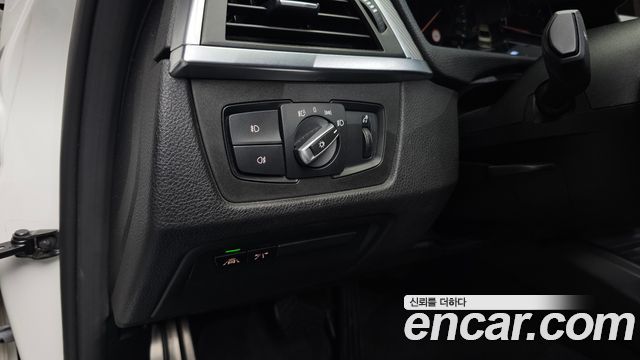 BMW 3-Series 320i M Sport Shadow