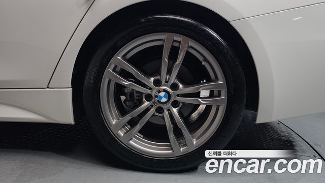 BMW 3-Series 320i M Sport Shadow