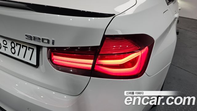 BMW 3-Series 320i M Sport Shadow