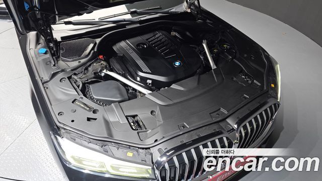 BMW 7-Series 740Li xDrive M Sport Package