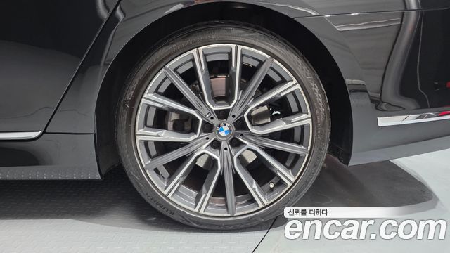 BMW 7-Series 740Li xDrive M Sport Package