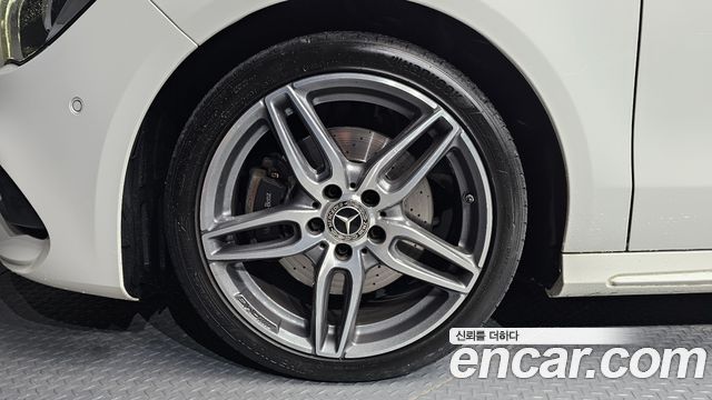 Mercedes-Benz CLA-Class CLA220 AMG Line